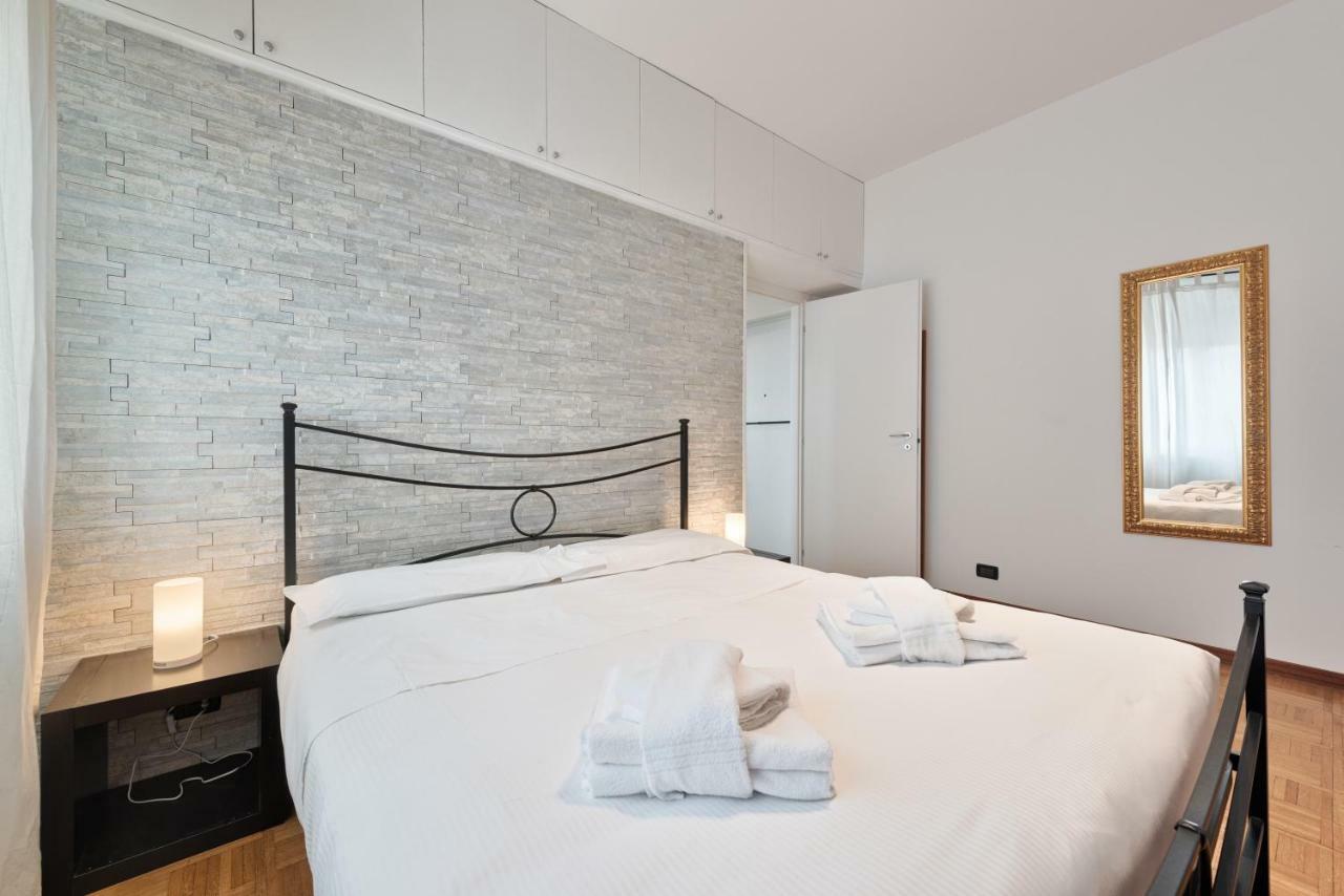 Lungo Dora With Balcony And Panoramic View Apartment Turin Bagian luar foto